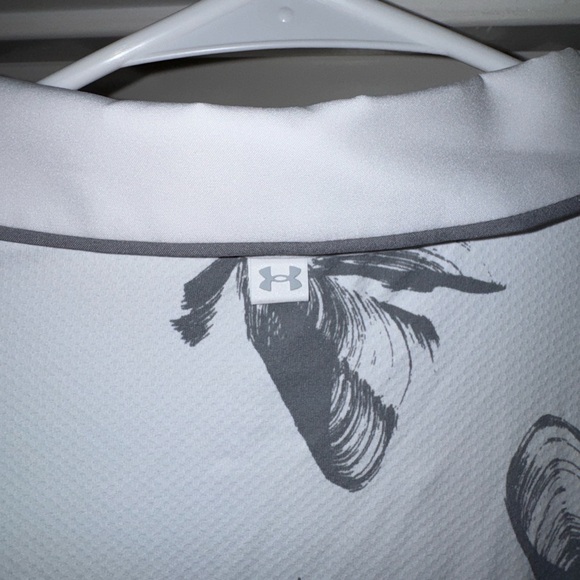 Under Armour
Men's White and Gray Polo Shirt
NWT - Picture 4 of 4